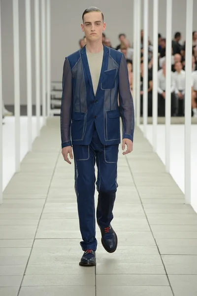 Look 28